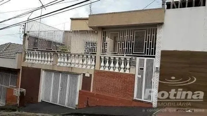 Casa à venda, 4 quartos, Centro - Uberlândia/MG - Rotina Imobiliária
