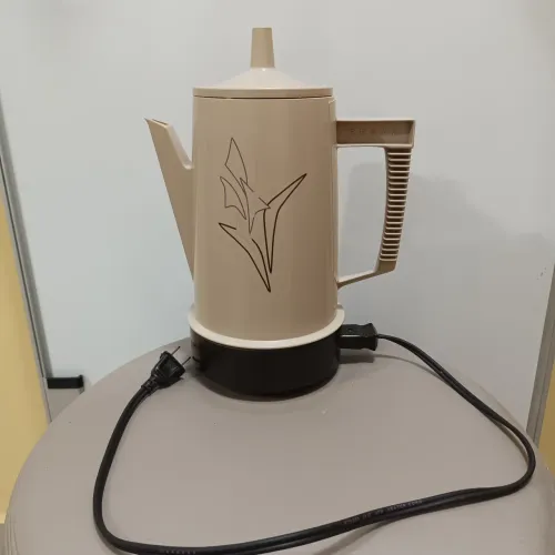 Cafeteira elétrica vintage regal poly
