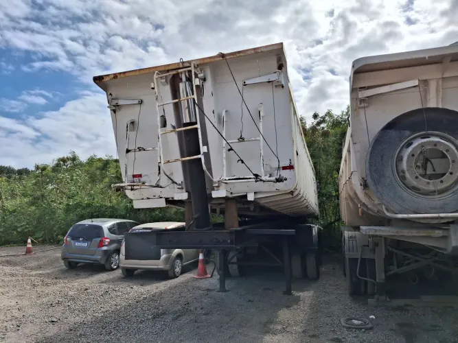 alugo carreta caçamba rosset 