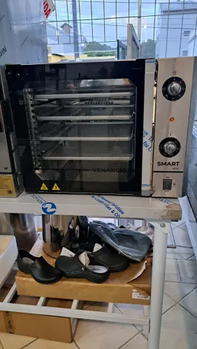 A. Forno convector Smart Venâncio 4 assadeiras 