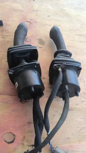 Vendo joystick JCB para mini carregadeira 