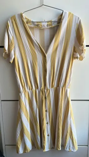 Vestido curto listrado amarelo e branco