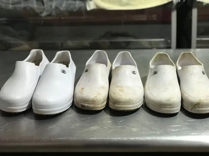 Sapatos de trabalho antiderrapantes jaleco calça e avental