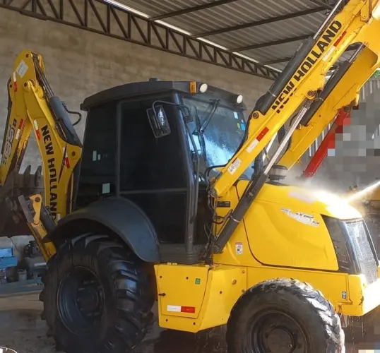 RETROESCAVADEIRA NEW HOLLAND B95B ANO 2018 - ENTRDA DE R$ 32.400,00