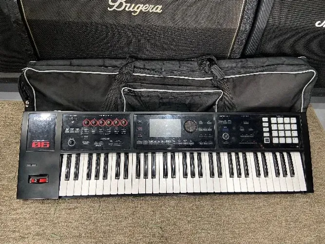 Teclado Roland FA-06 seminovo 