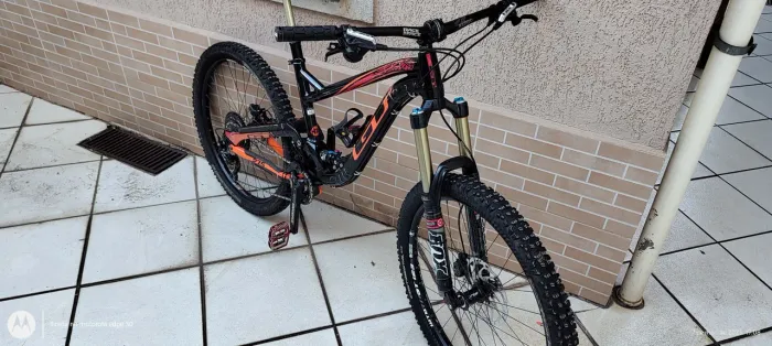 Bicicleta de Mountain Bike GT