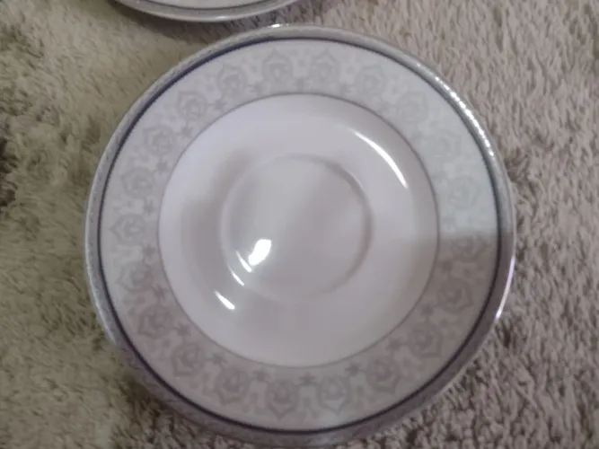 Vendo conjunto de pires para reposição de porcelana antiga Heritage 