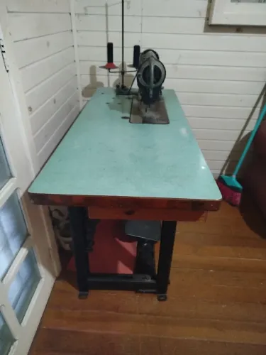 Máquina de costura reta industrial