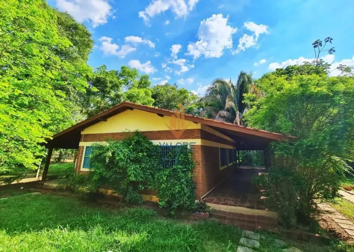 Chácara à venda em Campinas, Loteamento Chácaras Vale das Garças, com 3 quartos, com 1800 