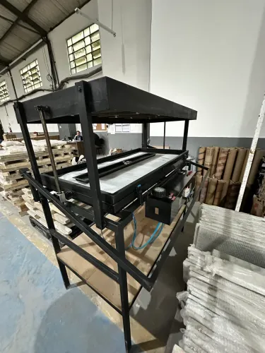 Máquina de vacuum forming 