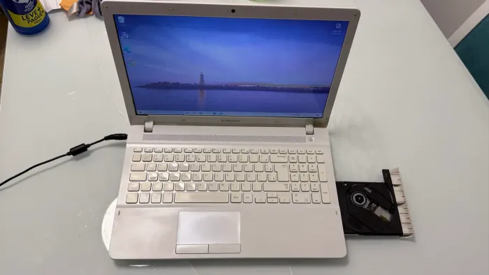 Notebook Samsung Np270e5j Branco Ssd 120gb 8gb Ram Win10