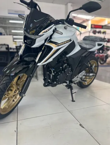 YAMAHA FZ25 FAZER ZERO KM
