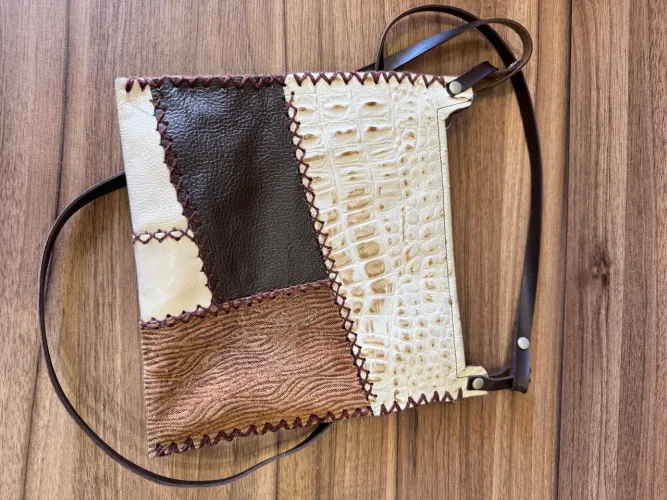 Bolsa de couro retalhos