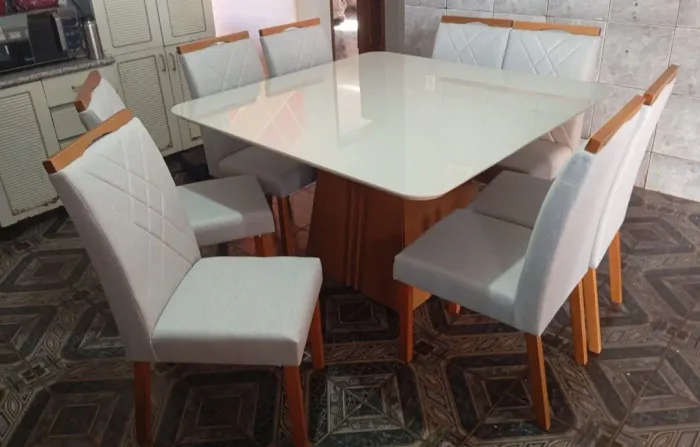 Mesa de Jantar com 8 Cadeiras + brinde