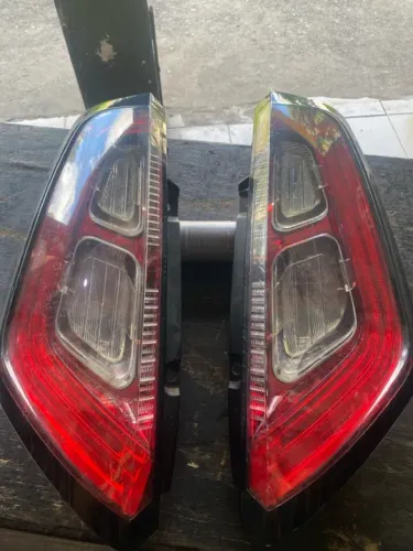 Par de Lanternas Traseiras Fiat Punto 2013