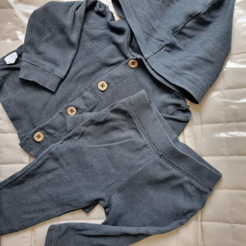 Conjunto de Moletom com Capuz para Bebê da marca Carters - tamanho 6 m