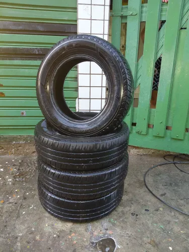 4 penes Goodyear 185 70 14