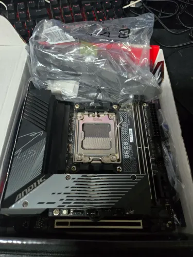 (Defeito) Placa mae B650i aorus para retirada de peças