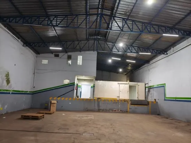 ALUGUEL GALPÃO COMERCIAL-LOGISTICA-ATACADISTA com CÂMARA FRIA. 568m² -GOIÂNIA-GO.