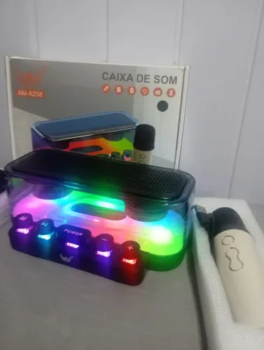 Caixa de som com Bluetooth rádio e dois microfones