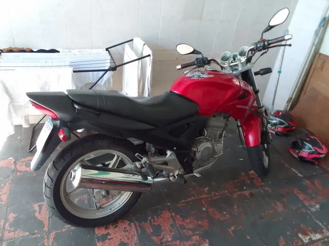Moto .muito conservada motor original nunca mexido