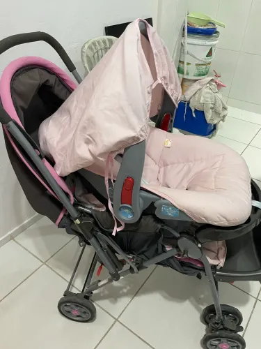 Carrinho de bebê + bebê conforto
