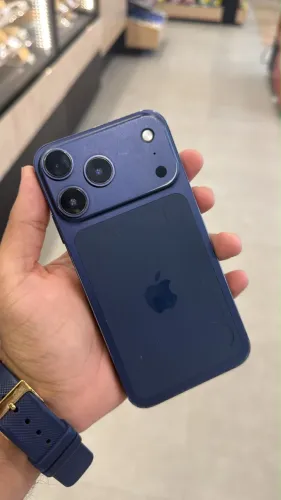 iPhone XR 128GB com carcaça do 17 pro