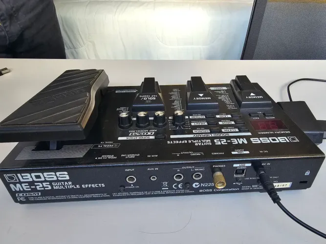 Pedaleira ME-25 BOSS