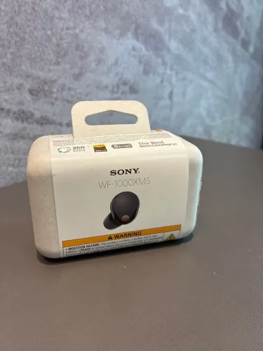 fone de ouvido sem fio Sony WF-1000XM5 na cor preta