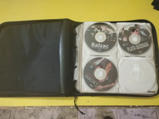 Book com 90 dvd de filmes