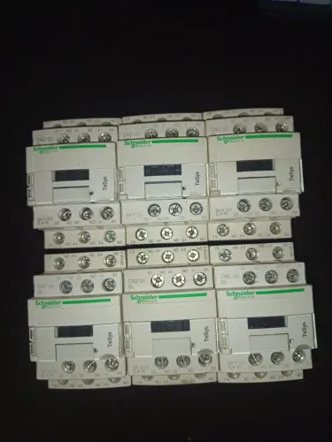 Contator 24v Dc 2,4W CAD 32 Bl Schneider TeSys 10A Tripolar