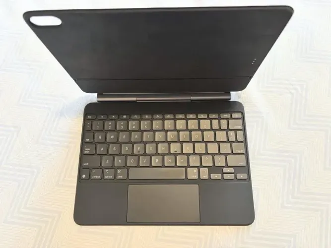 Apple Magic Keyboard para iPad Air 11" (M2 / 4ª e 5ª Ger) / iPad Pro 11" - na garantia