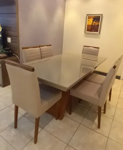 Mesa em laca com tampo de vidro e seis cadeiras em tecido tudo em ótimo estado.