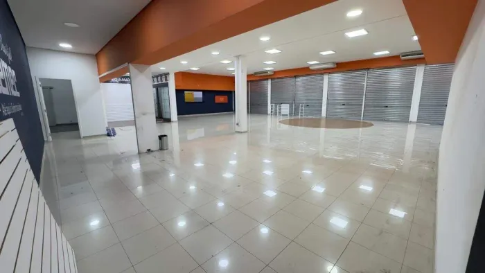 Aluga-se Excelente Ponto Comercial na Principal Avenida de Jacareí ? Av. Siqueira Campos