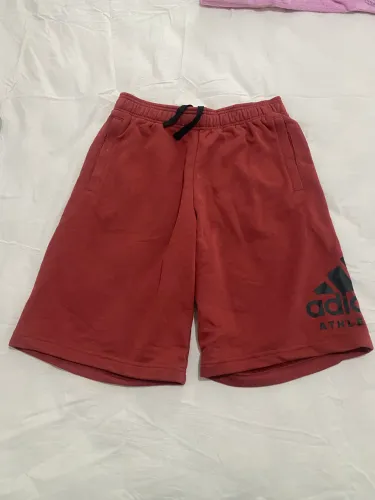 Bermuda adidas moletom vinho (M)