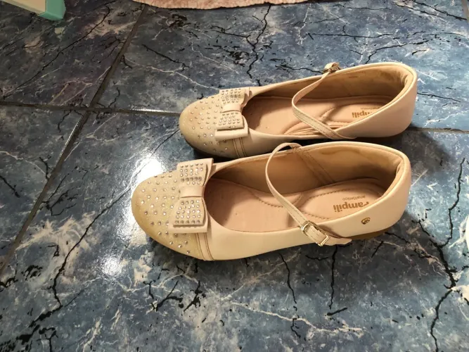 Sapatos todos disponíveis n 35/36 valor 20 cada