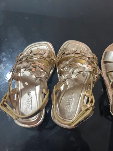 Duas sandálias ZARA