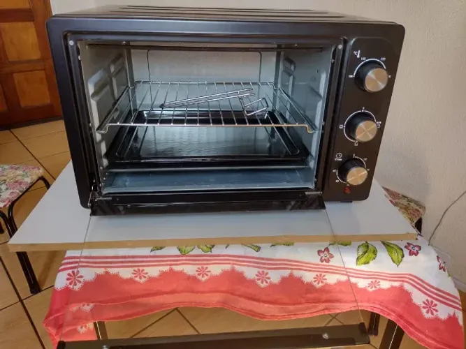 Forno Elétrico marca Suggar/ 220v  semi-novo!