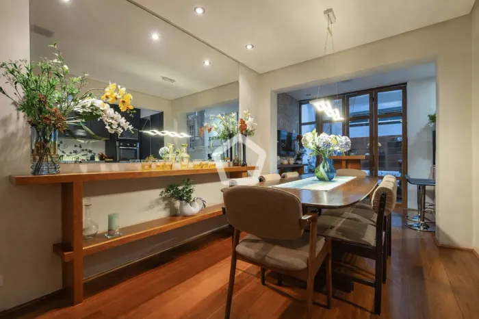 Sobrado de vila fechada totalmente reformado 131m², Pinheiros