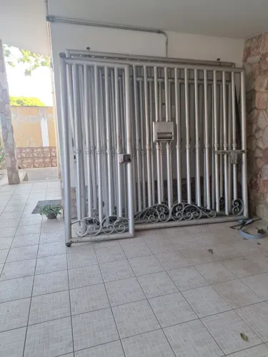 Portão de grade chapa 14 em perfeitas condições só pintar.