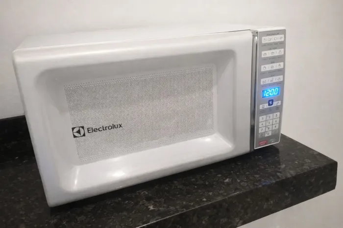 Microondas Electrolux 32 litros ótimo funcionamento 