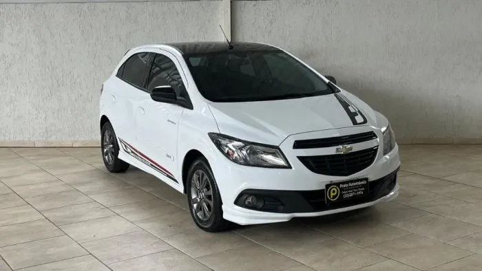 Chevrolet Onix Activ 1.4 8V Flex Mec. 4P 2015