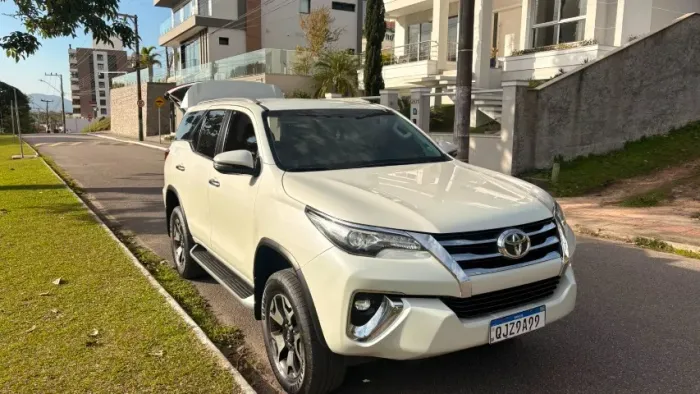 Toyota Hilux SW4 SRX 4X4 2.8 TDI 16V Dies. Aut. 2019