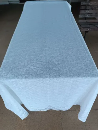 Kit Toalha Gigante de Mesa Rendada (3,50m x 3,06m) + Forro Branco (3,50m x 1,40m)