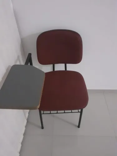 Cadeira Universitária Estofada com Prancheta