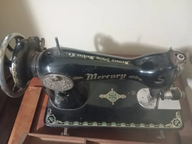 Máquina de costura Mercury