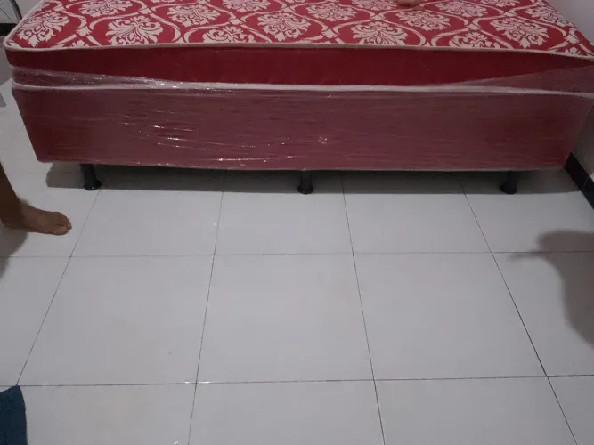 Estou vendendo essa cama novinha, dois dias de uso, interessado entra em contato *