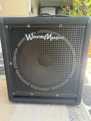 Amplificador Cubo para Baixo Warm Music BS 15c - 200W RMS (Falante 15")