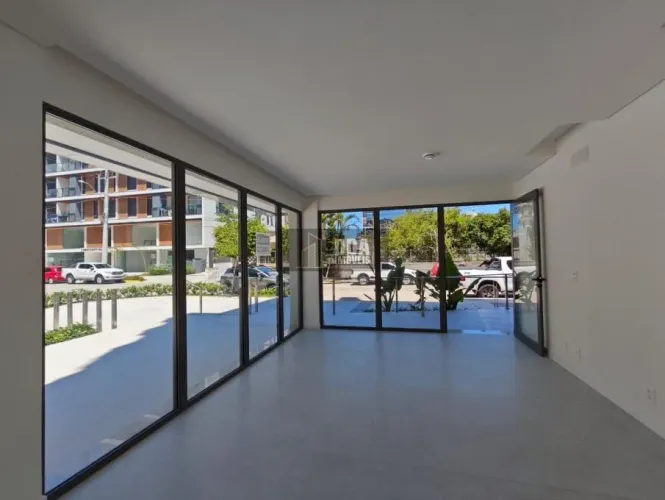 Sala comercial com 32 m² a 50 metros da Praia de Jurerê