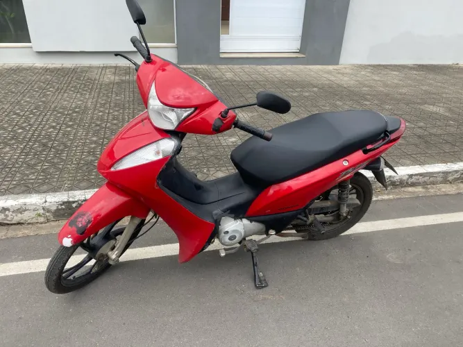 Moto de mulher licenciada